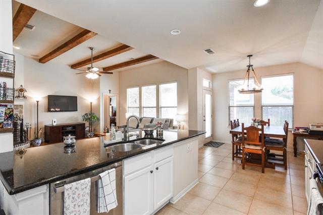 Building Photo - 1700 Bluebird Dr