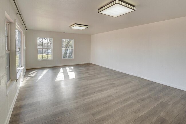 Foto del edificio - 4733 Morris Ave