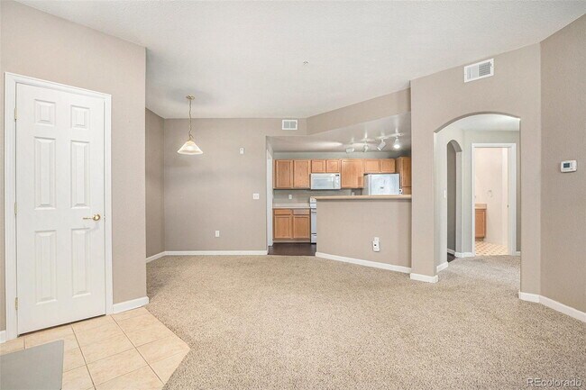 Foto del edificio - Cozy 1-Bedroom Condo Retreat with Fireplac...