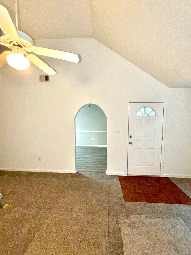 Foto del edificio - 125 Warren Way