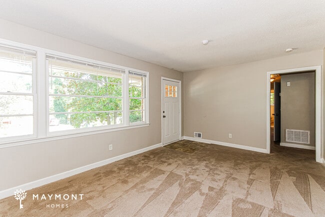 Building Photo - 3 Bedroom Brick Home