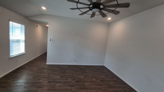 Building Photo - 345 Middle Grn Lp