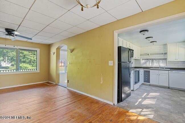 Building Photo - 117 Tyre Rd