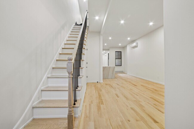Foto del edificio - 62.5 Oak St