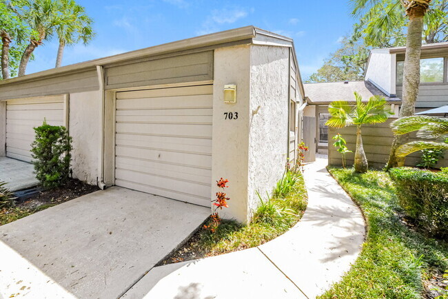 Building Photo - 703 Drywood Ave