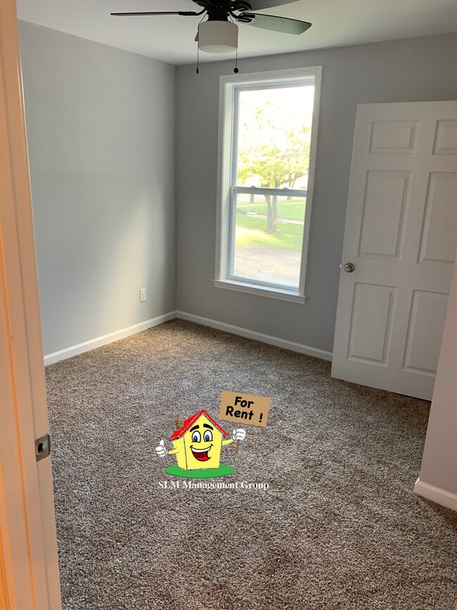 Building Photo - 5617 Oak St