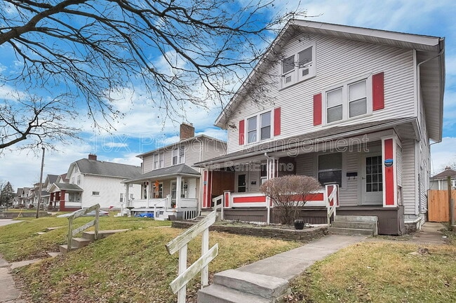 Foto del edificio - 275 N Warren Ave