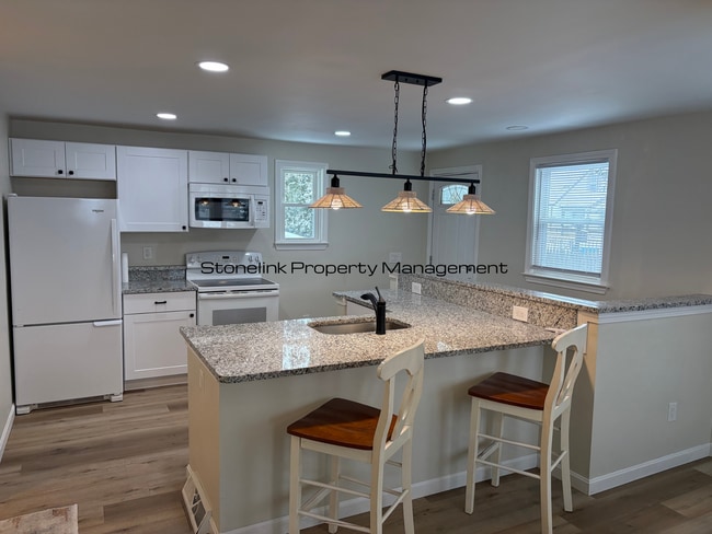 Fully Renovated Cottage For Rent in Riverside! - Fully Renovated Cottage For Rent in Riverside! House