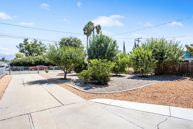 Building Photo - 10642 Coloma St