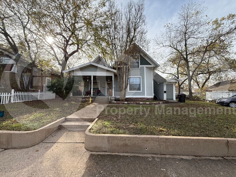 Primary Photo - 224 W Hull St