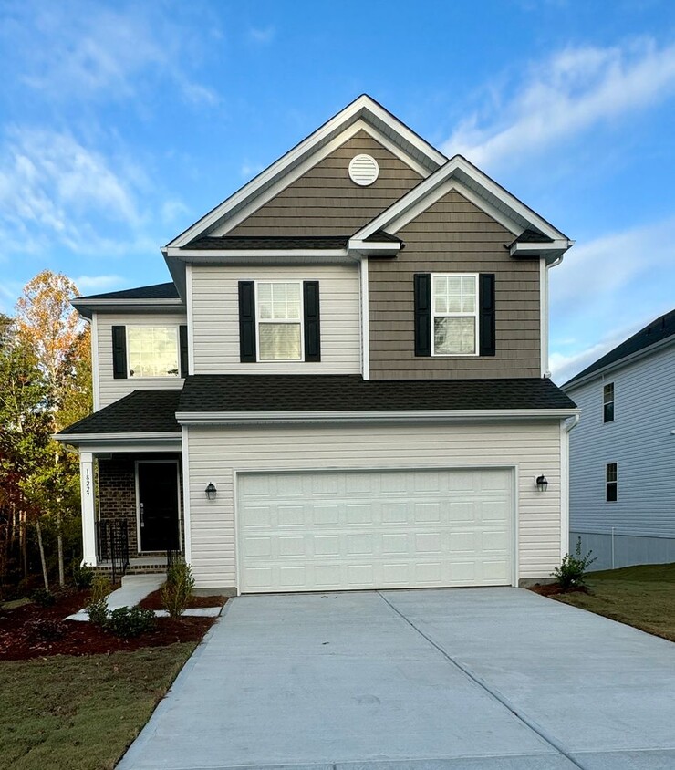 Foto principal - NEW CONSTRUCTION; 4BR/2.5BA in Steel Creek...