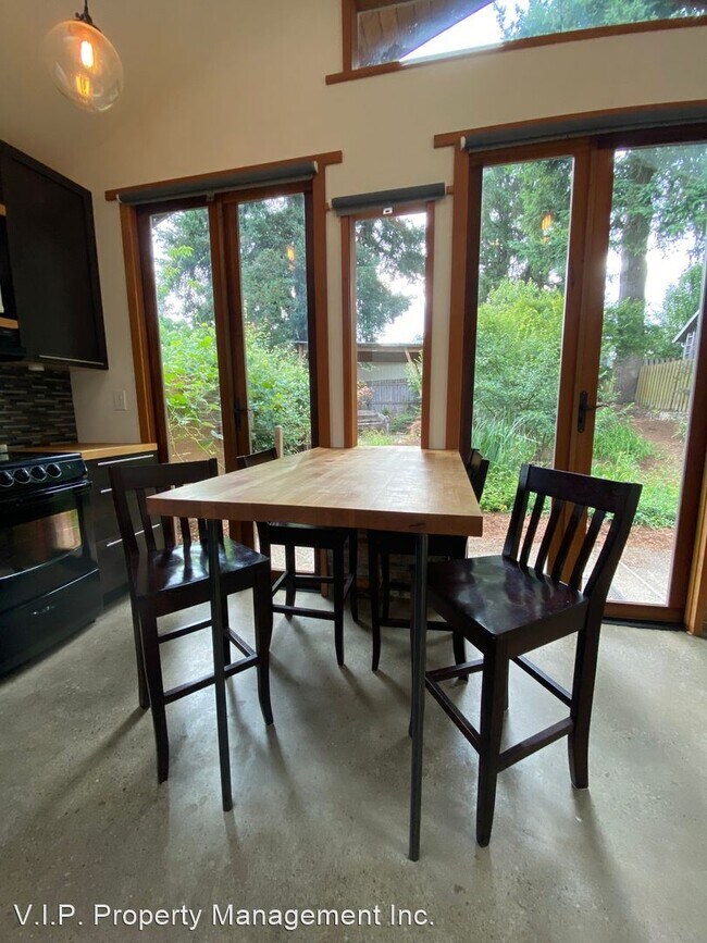 Foto del edificio - 1 br, 1 bath House - 15566 SE Lark Ave - A