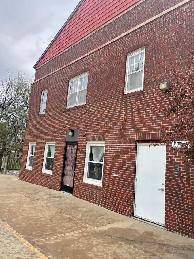 Primary Photo - 602 3rd Ave N