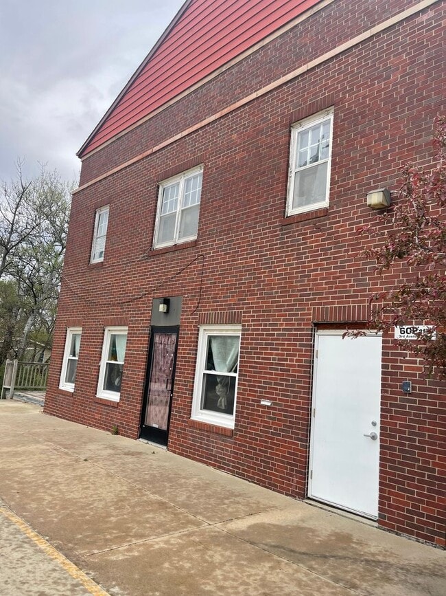 Building Photo - 602 3rd Ave N