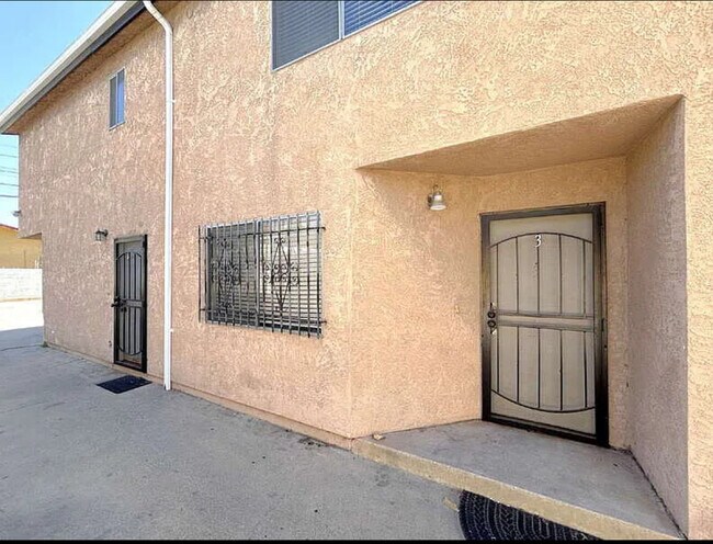 Foto del edificio - 1343 W 36th St