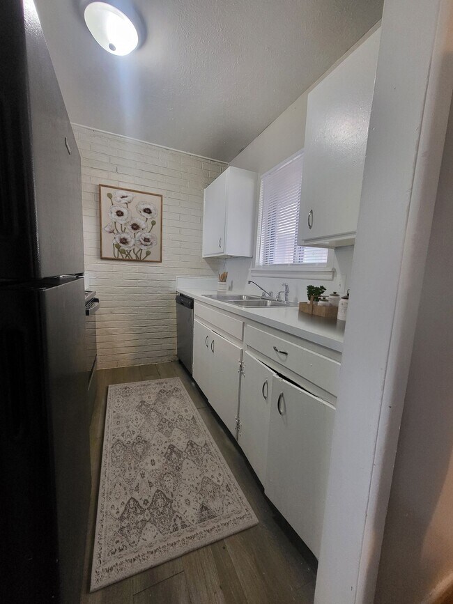 Foto del edificio - Lakeside Townhomes