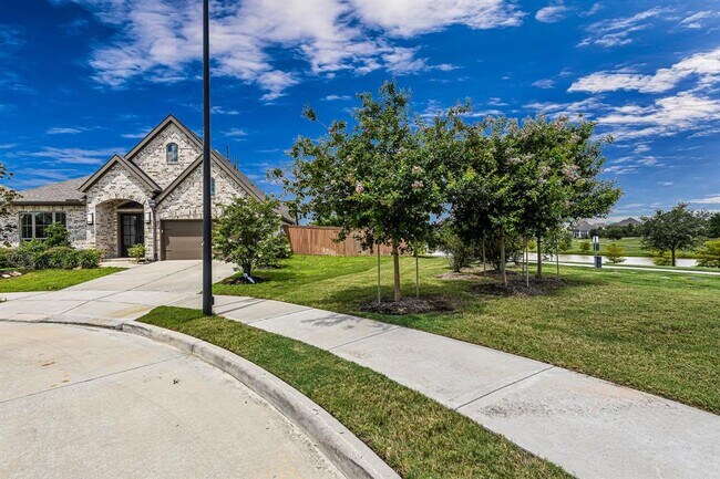 Building Photo - 7327 Camden Crestwood Way