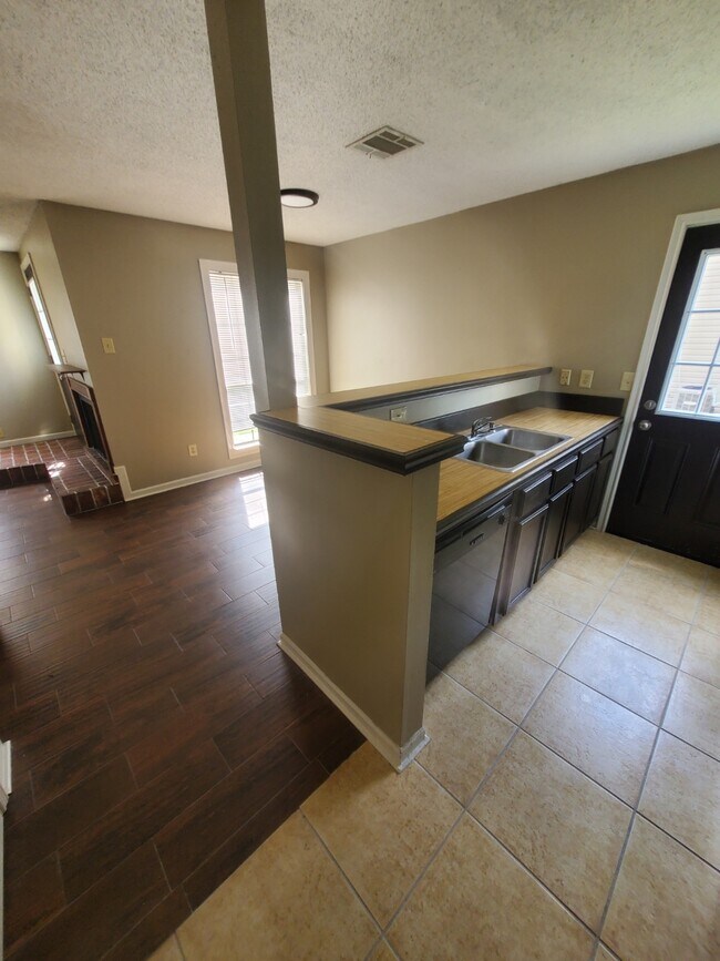 Building Photo - 109 Coulee Dr