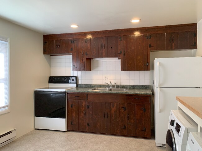 Building Photo - 139 Maple Ave