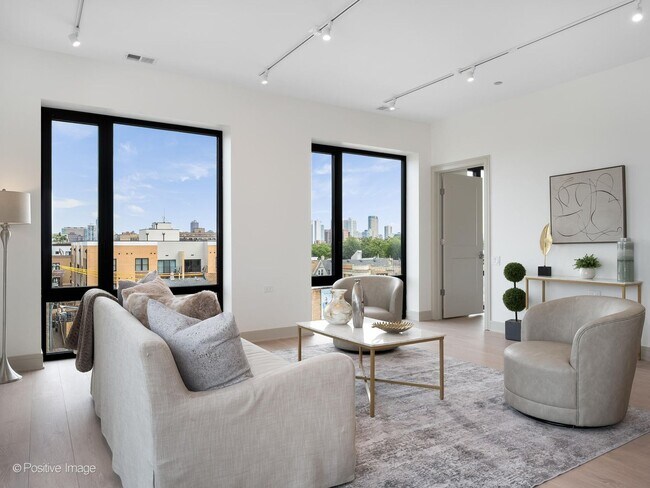 Building Photo - 3202 N Racine Ave