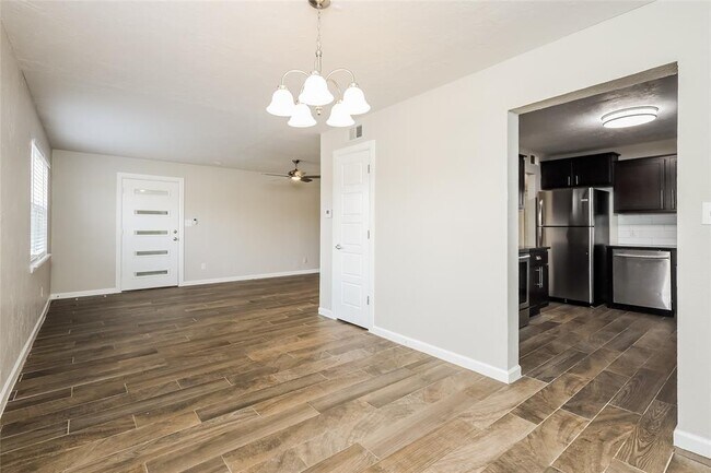 Foto del edificio - 2404 Carlton Way