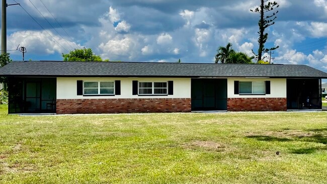 Building Photo - 230 SW 47th Ter