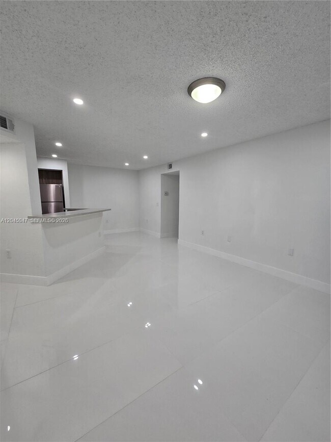 Building Photo - 595 Vista Isles Dr