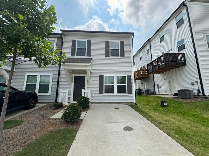 Foto principal - Corner townhome with three bedrooms 2 1/2 ...