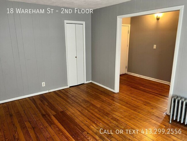 Foto del edificio - Inviting Three Bedroom Unit Located in the...