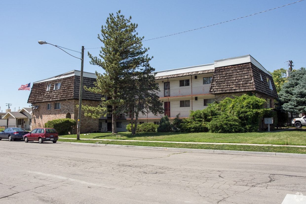 Building Photo - 2350 S 200 E