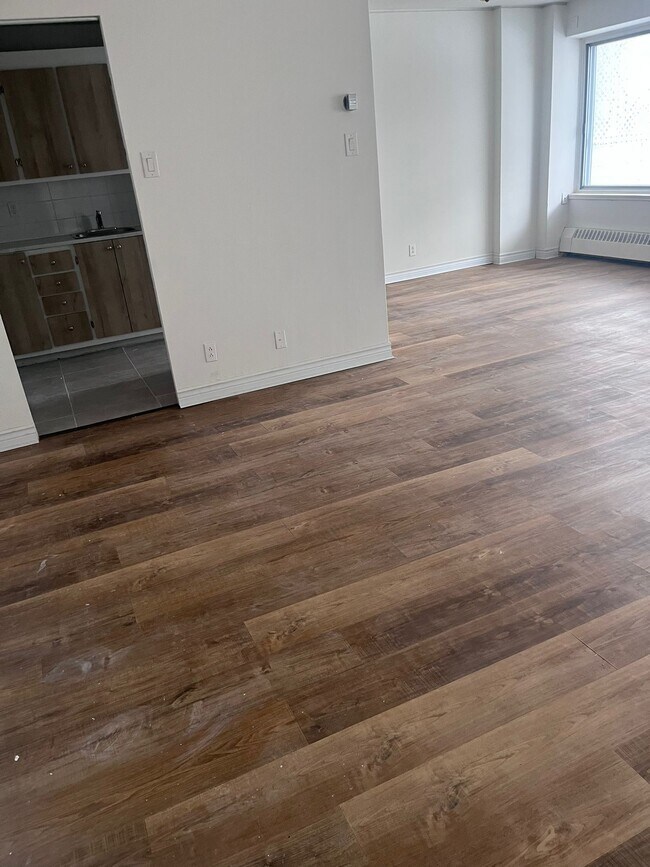 Building Photo - Le Colbert