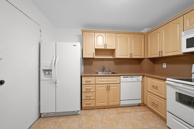 Foto del edificio - 401 Golden Isles Dr
