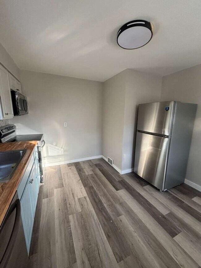 Foto del edificio - 1221 Graham Ave