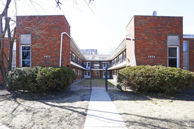 Building Photo - 7806-7812 S Troy