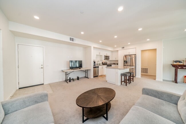 Building Photo - **THE RESORT COMMUNITY** Beautiful 2-bedro...