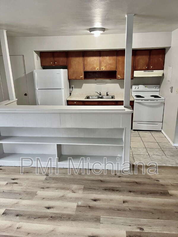 Building Photo - 2012 Lathrop St