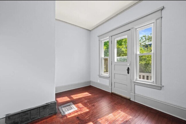 Foto del edificio - 2169 N 39th St