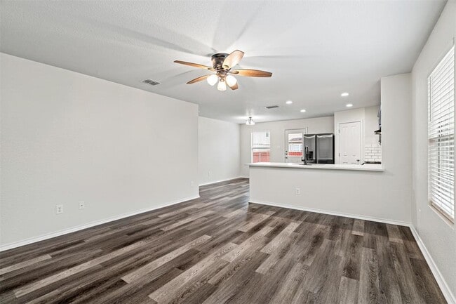 Building Photo - 206 Wells Bend