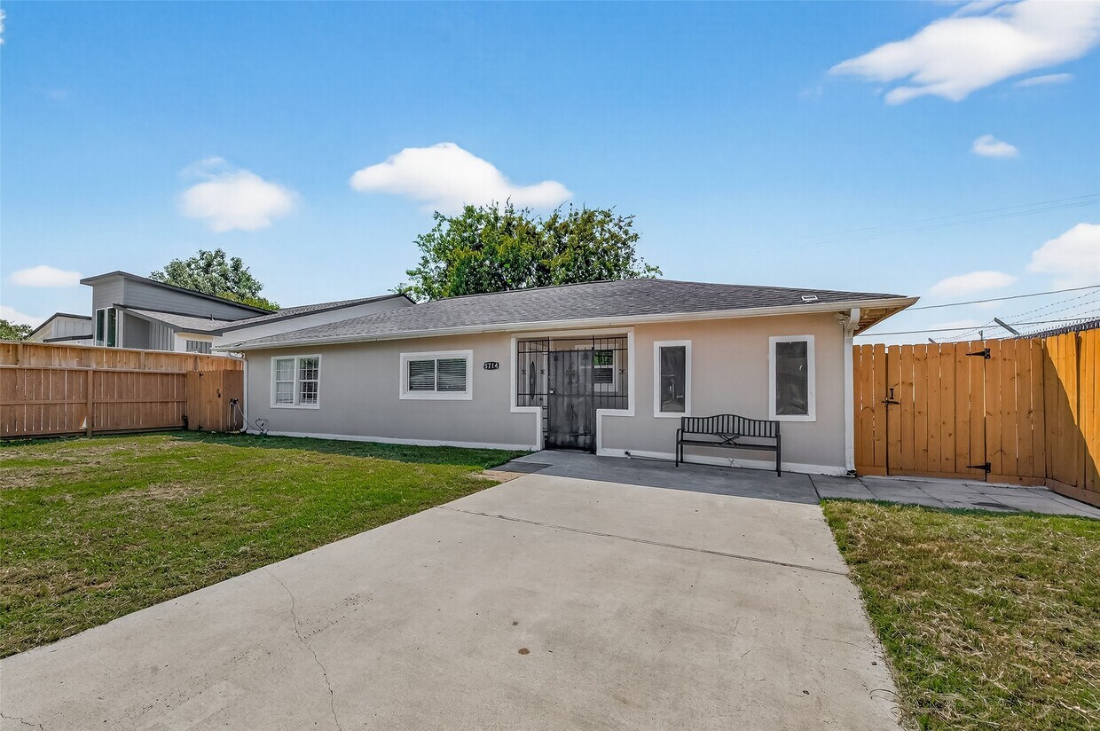 Primary Photo - 5714 Southwind St