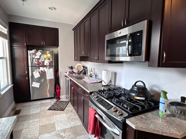 Foto del edificio - 2552 N Southport Ave