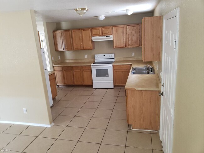 Foto del edificio - 3 br, 2 bath House - 114 S Picacho Heights Rd
