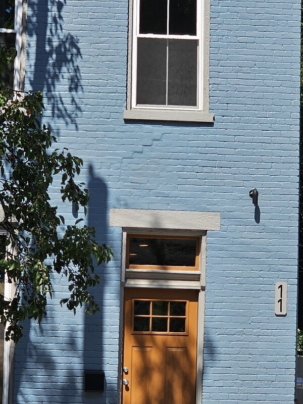 Foto del edificio - 11 W 10th St