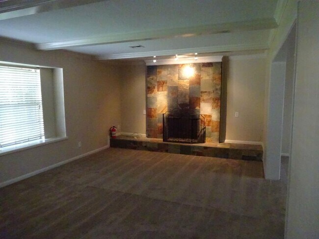 Building Photo - 1610 Corral Dr