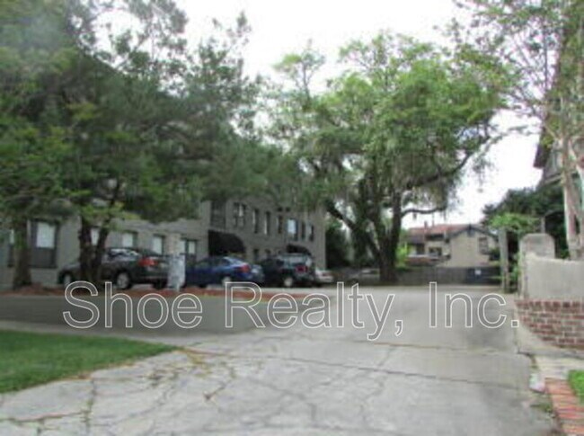 Building Photo - 2545 Oak St
