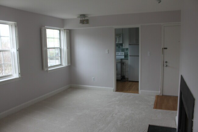 Building Photo - 2111 N Scott St