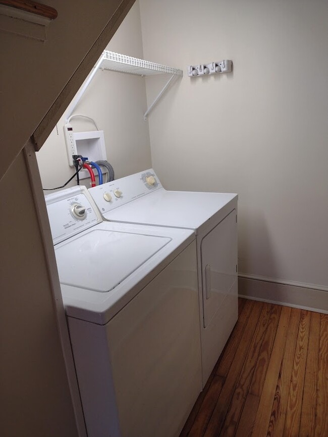 Building Photo - 441 W Lemon St