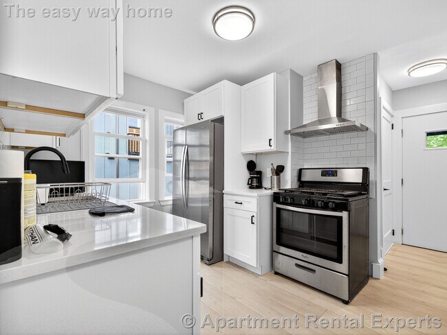 Photo - 256 Main St Unit #2 Apartment