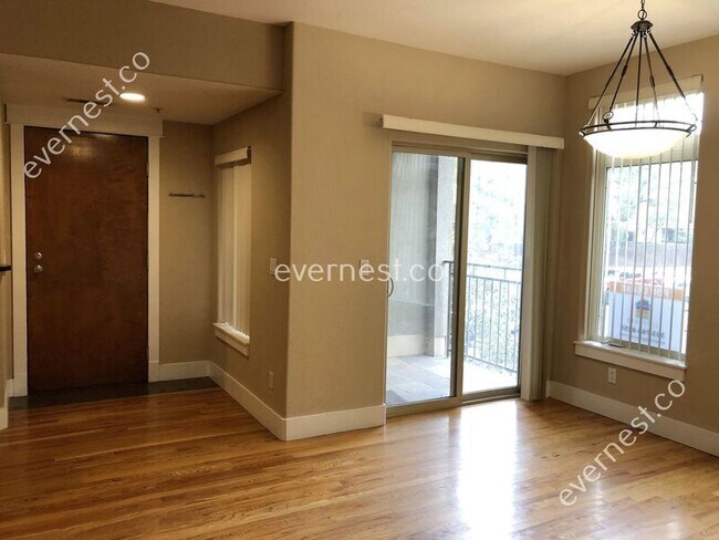 Building Photo - 1080 E 13th Ave