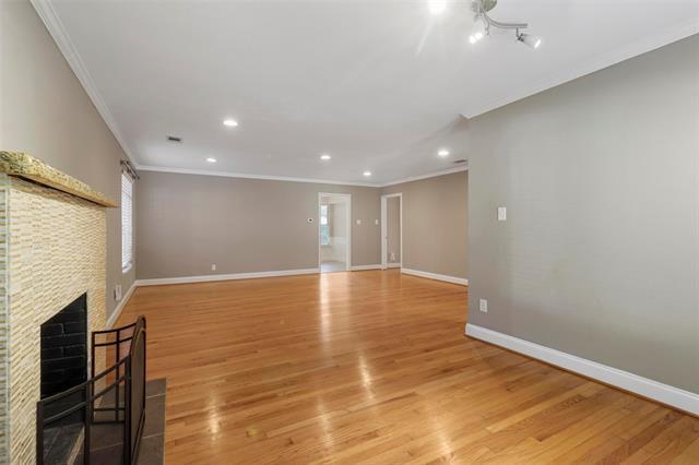 Foto del edificio - 6869 Burwood Ln