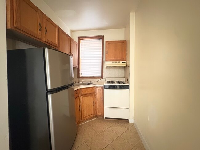 Building Photo - 93 W 33rd St